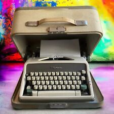 VTG OLYMPIA DELUXE TYPEWRITER SM7 IN CASE - Working, SEE DESC & VIDEO picture