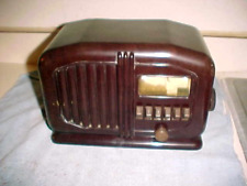 1947 TRUETONE - BELMONT  Model 2716 ART DECO Tube Radio - BAKELITE  PUSHBUTTON picture