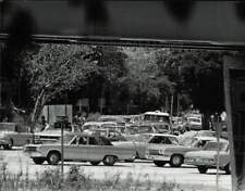 1972 Press Photo Traffic jam at Rickenbacker Causeway gates, Miami, Florida picture