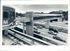 1985 Press Photo Pedestrian Overpass on Freeway Metrorail 1980s Miami FL picture