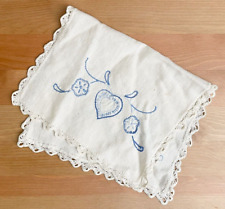 Vintage 1930s-1940s Scallop Edge Embroidered Heart Table Runner Linen 13