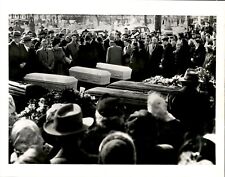 GA93 1954 Orig Photo SOLE SURVIVOR WATCHES FAMILY LAID TO REST Caskets Funeral picture