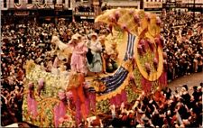 New Orleans MARDI GRAS PARADE  Floats Crowds Catching Beads Signs 50's Postcard picture
