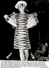 LG10 1966 Wire Photo SPRING PREVIEW WOMEN'S RUNWAY FASHION BY BILL BLASS ZEBRA picture