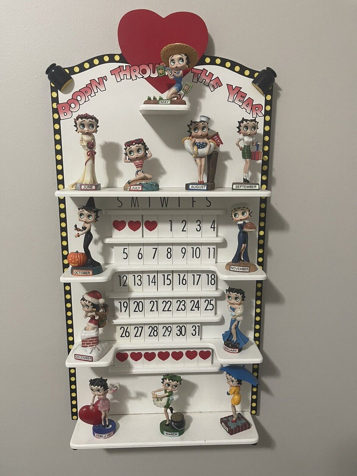 betty boop calendar with figurines, No Missing Pieces