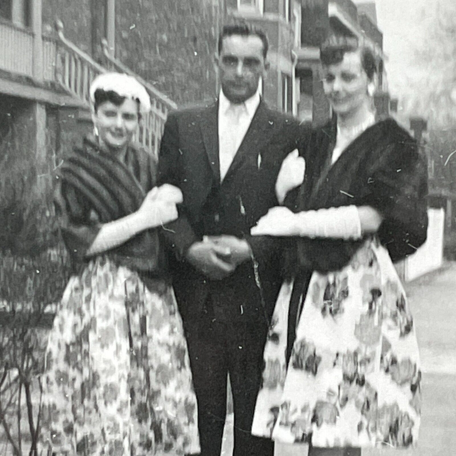 TB Photograph Slightly Blurry Handsome Man Posing With 2 Beautiful Women 1959