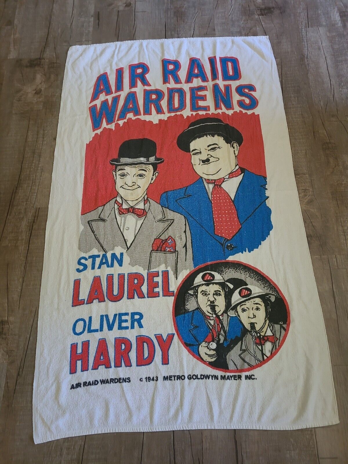 AIR RAID WARDEN 1943 MOVIE POSTER TOWEL  RARE HTF BEACH LAUREL & HARDY Vintage 
