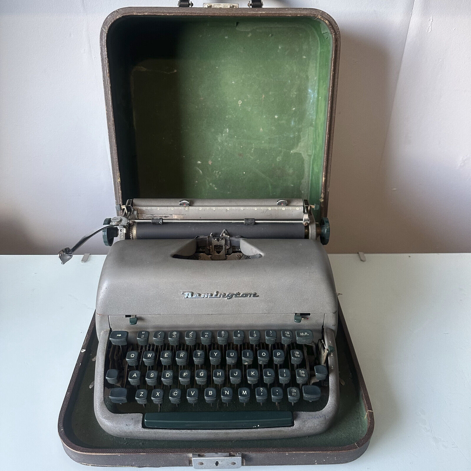 1950s Vintage Remington Quiet-Riter Portable Typewriter (Cased) Tested