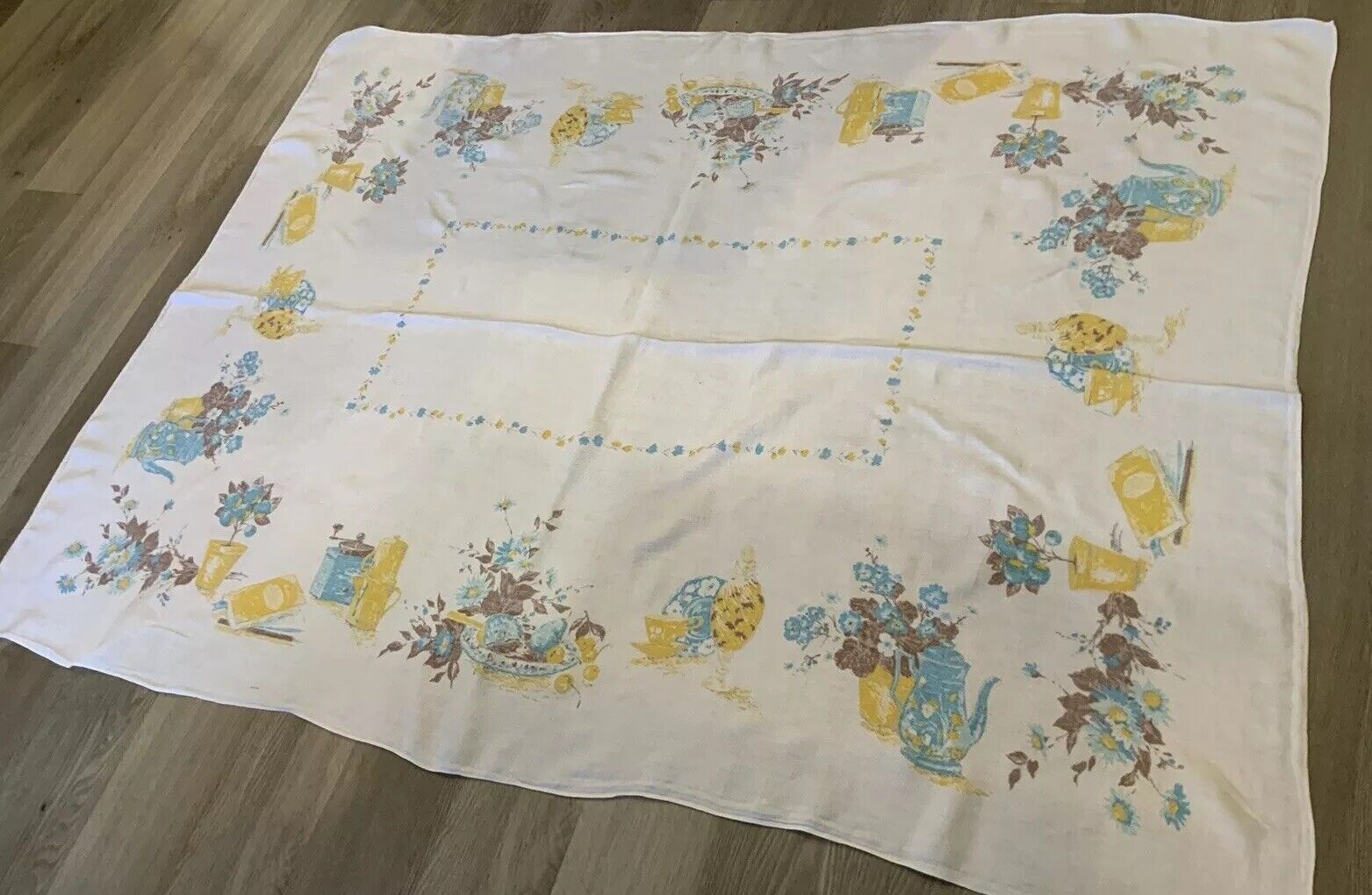 Vintage Rectangle Tablecloth, Linen, Flower Pot Design, Floral Bouquets, White