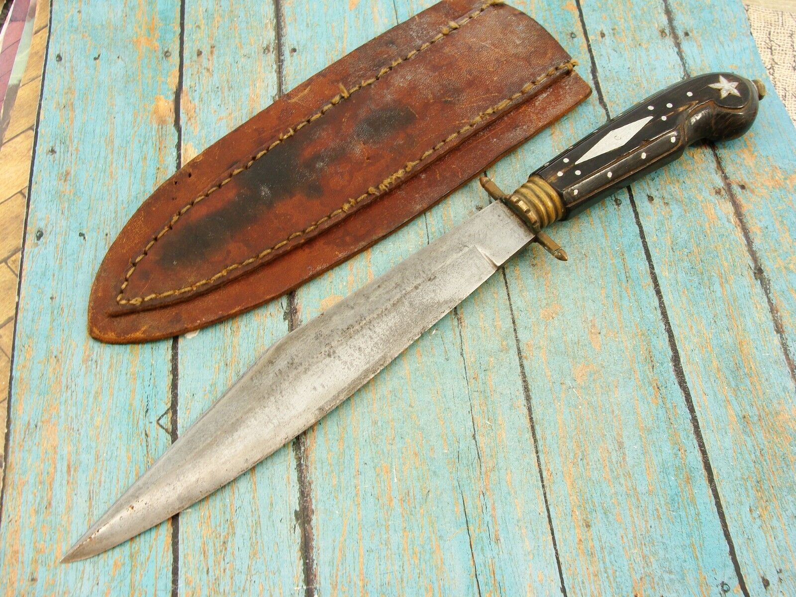 ORIG ANTIQUE US WW II PHILIPPINES HORN FIXED BLADE BOWIE KNIFE & SHEATH KNIVES