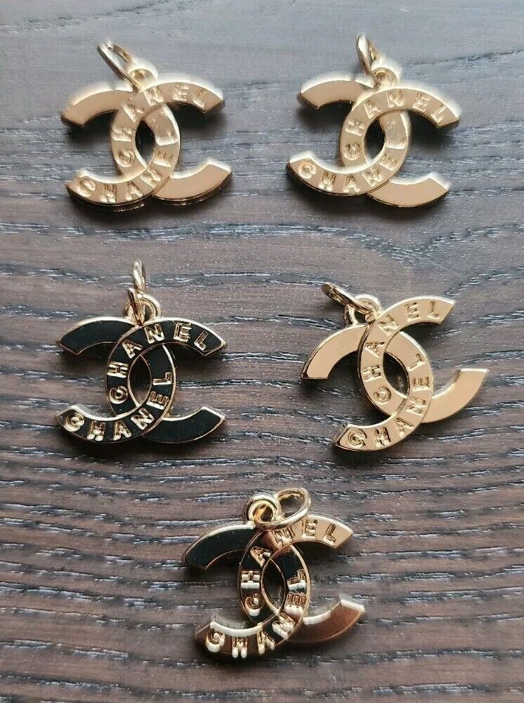 Lot of 5pcs Chanel Vintage Buttons and Zipper Pulls  VTG Metal Gold Tone 19mm