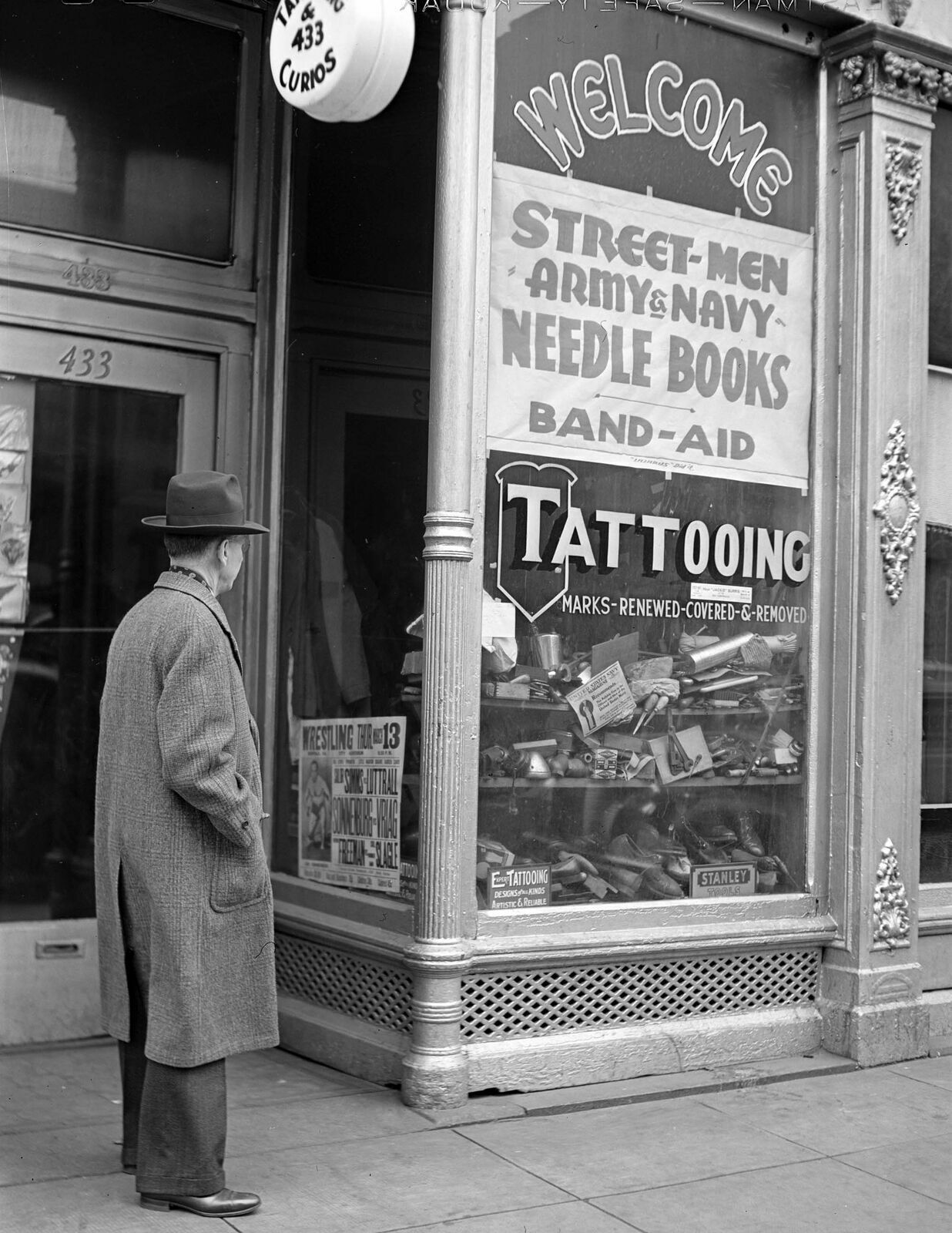 1941 Tattoo Shop West Main Norfolk Virginia Retro Old Photo 8.5
