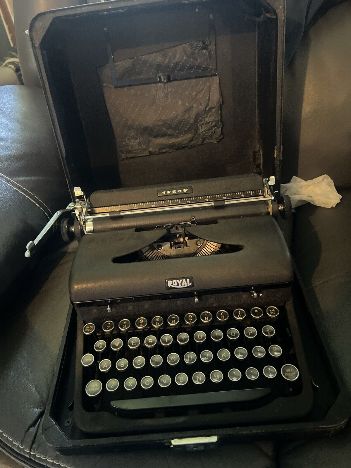 Royal Arrow 1941 WWII Portable Black Typewriter Glass Keys With Case