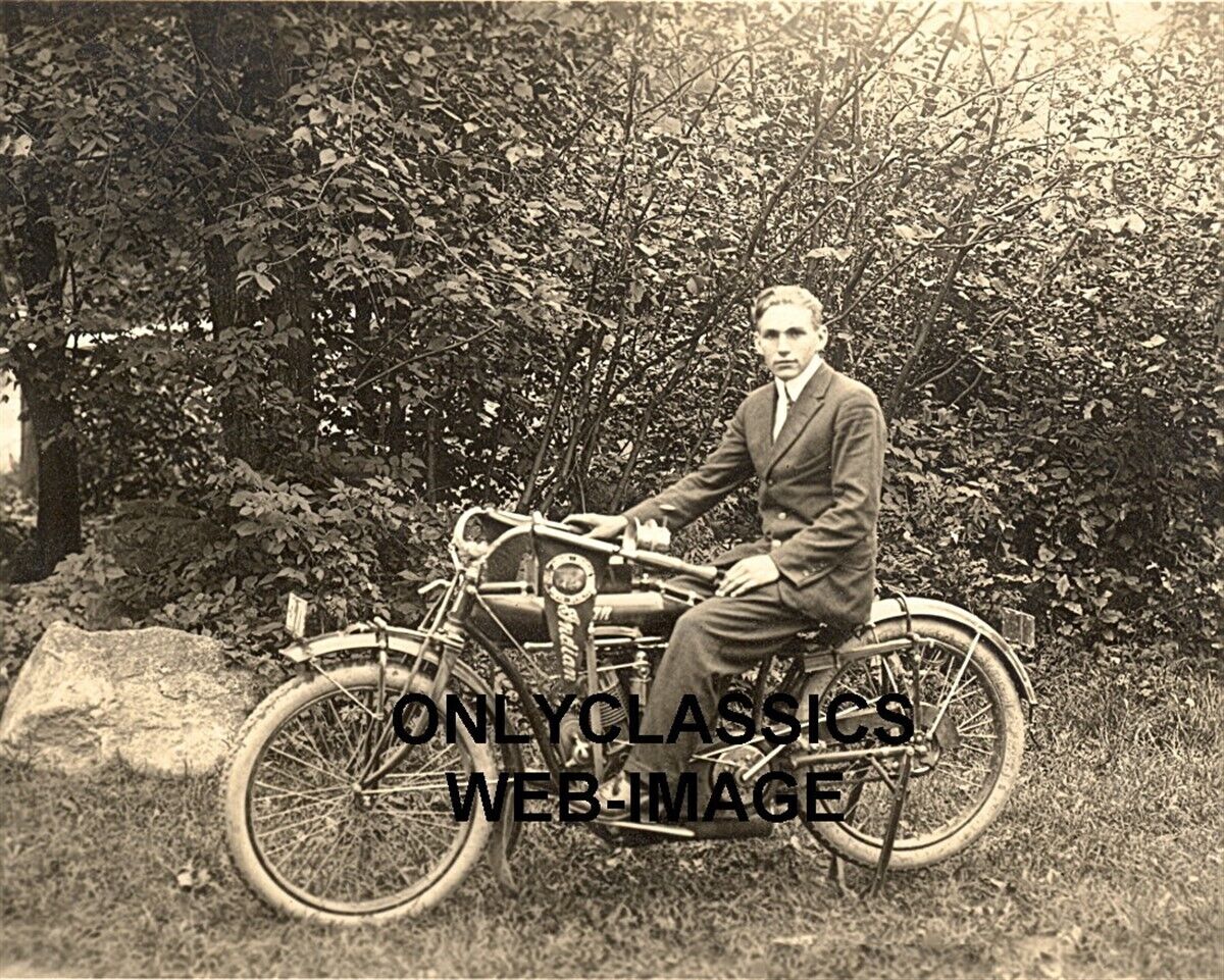 1914 VINTAGE INDIAN MOTORCYCLE V-TWIN MAN IN SUIT GREAT PENNANT PHOTO AMERICANA