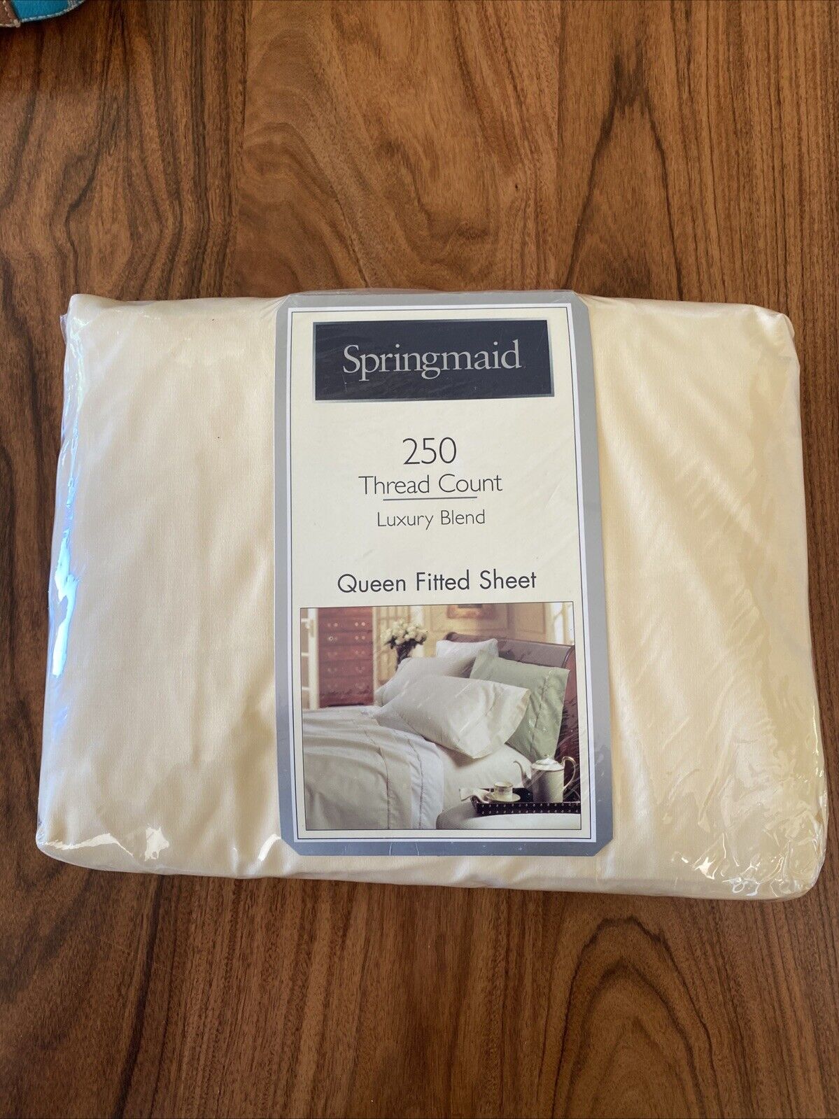 Springmaid  50% Cotton/ 50% Poly Yellow Queen Fitted Sheet 250 Thread Count New
