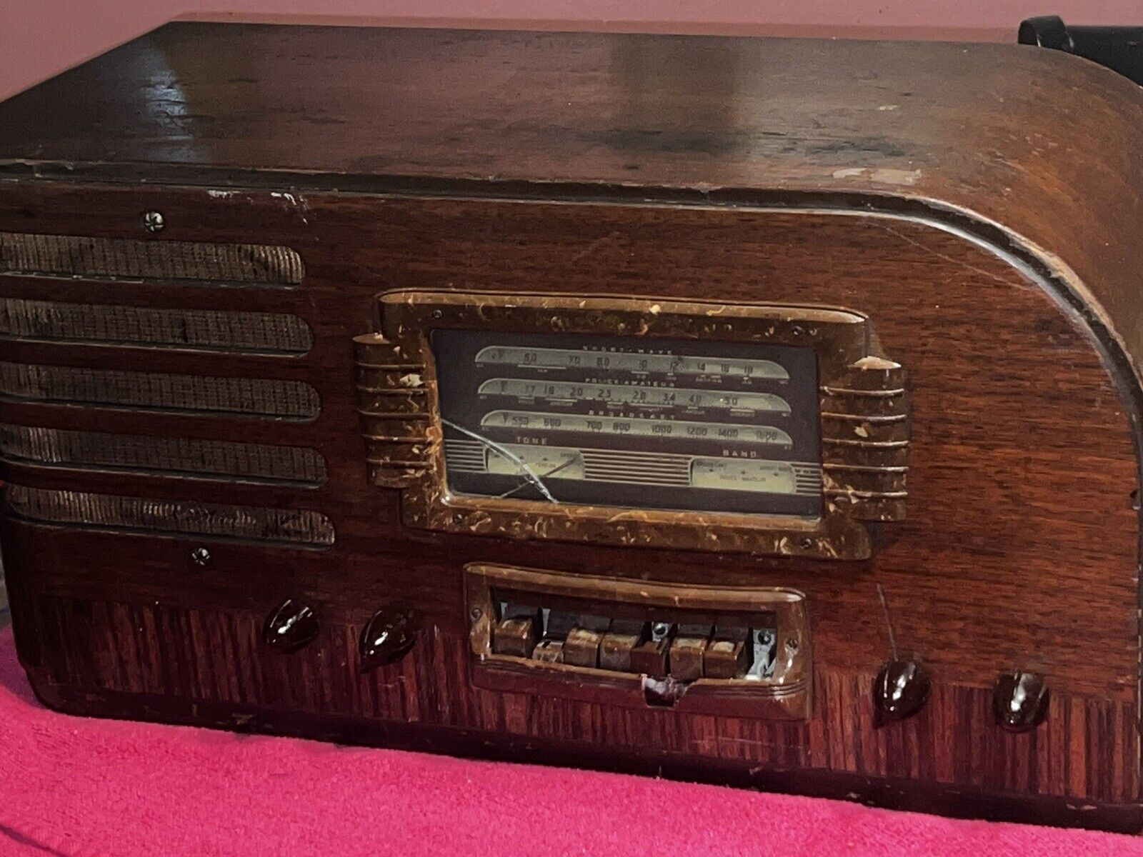 vintage GE GENERAL ELECTRIC G-61 TABLETOP RADIO:   WOOD SHELL & BAKELITE TRIM