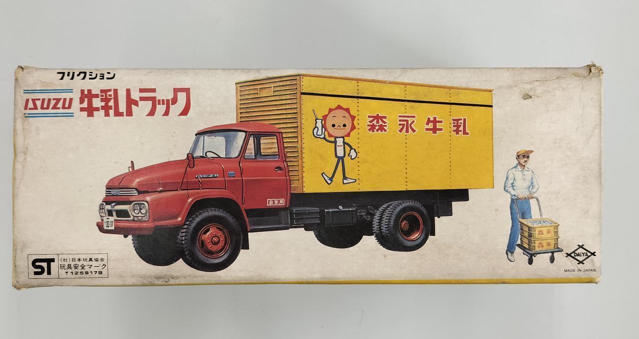 Terai Shoten Isuzu Morinaga Milk Truck