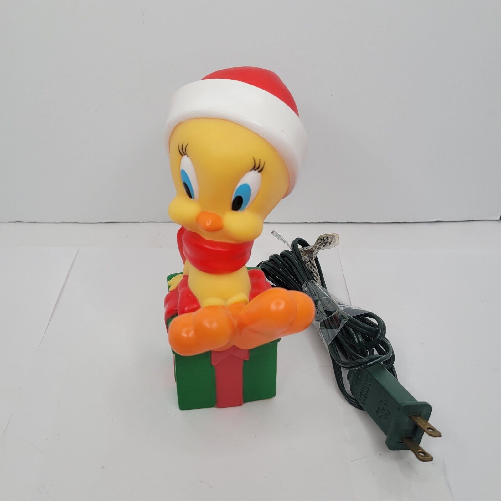 Vintage Warner Bros 1997 Tweety Bird Plastic Blow Christmas 6