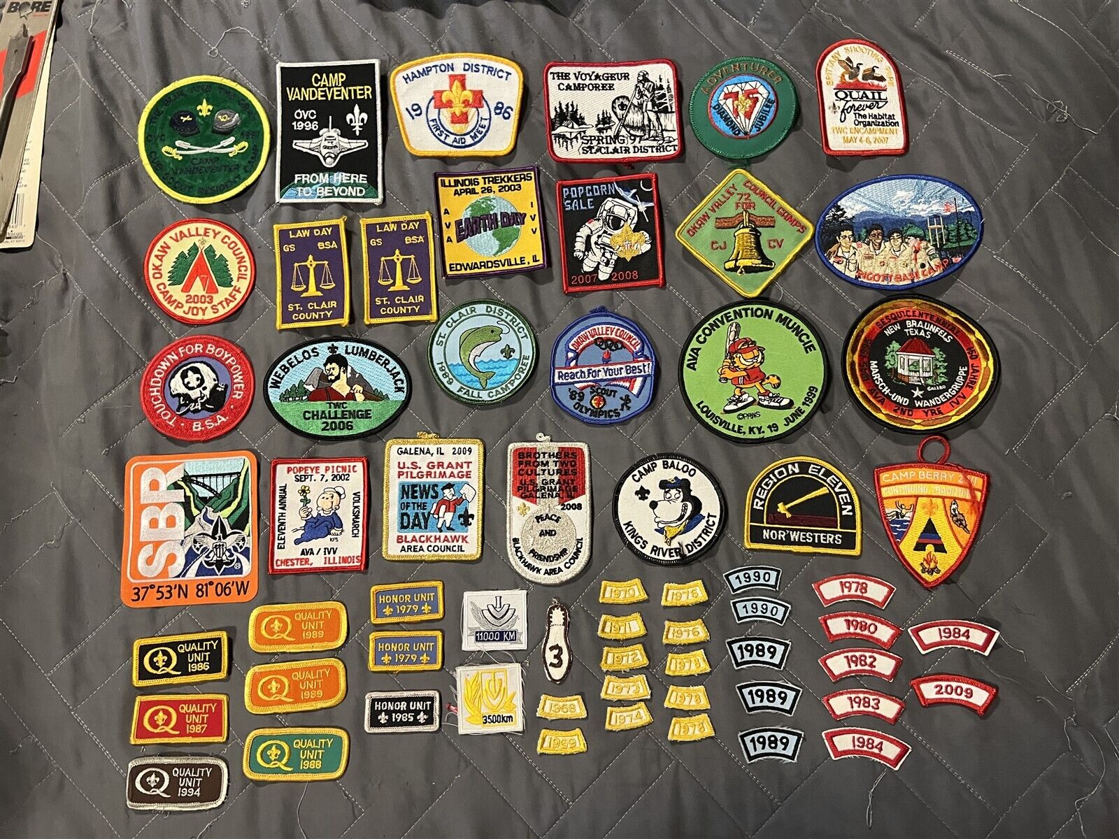 HUGH BOY SCOUT PATCH MERRIT BADGE LOT OF 61 GREAT COLLECTION SCOUTS BADGES