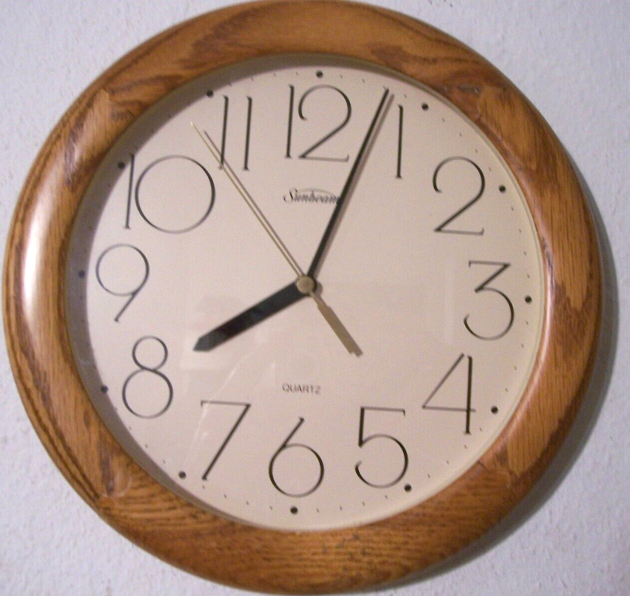 Vintage Sunbeam 10” Oak Wood Framed Round Wall Clock Quartz Movement SecondHand