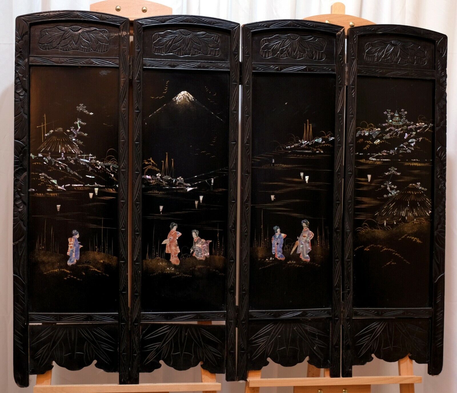 4 Panel Divider w/Japanese Maidens Dark Wood Mother of Pearl Good+ 19th/20th C.