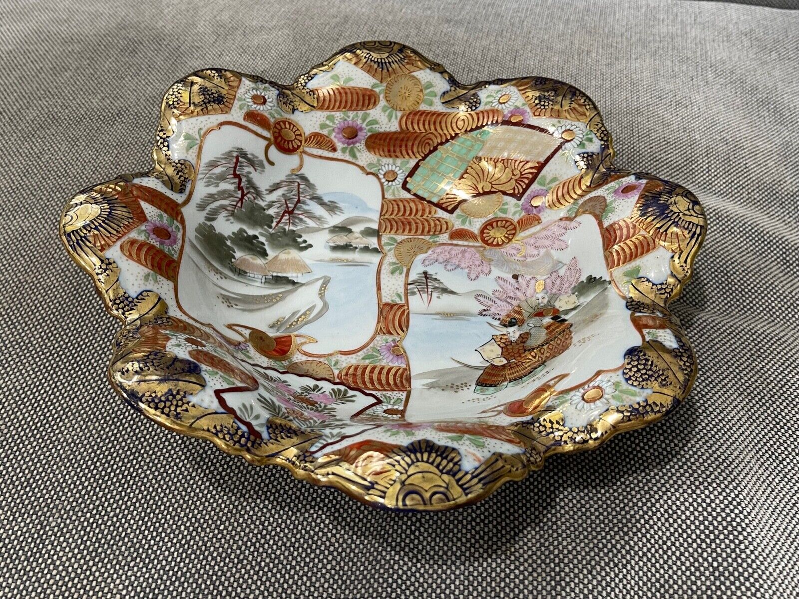 Vtg Antique Japanese Satsuma Signed Porcelain Bowl w/ Figures Landscape Flowers