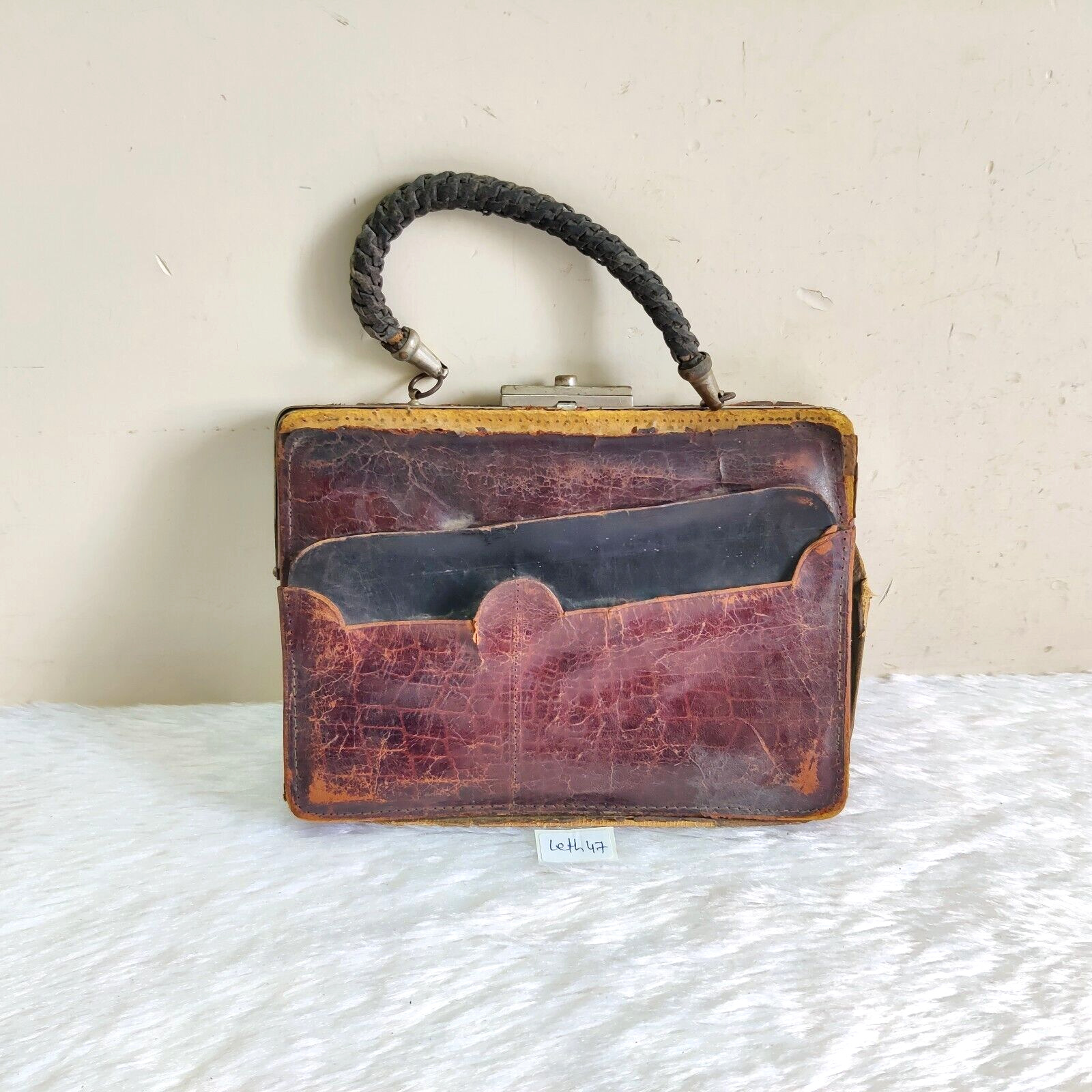 Vintage Leather Brass Purse Handbag Clutch Decorative Collectible Leth47