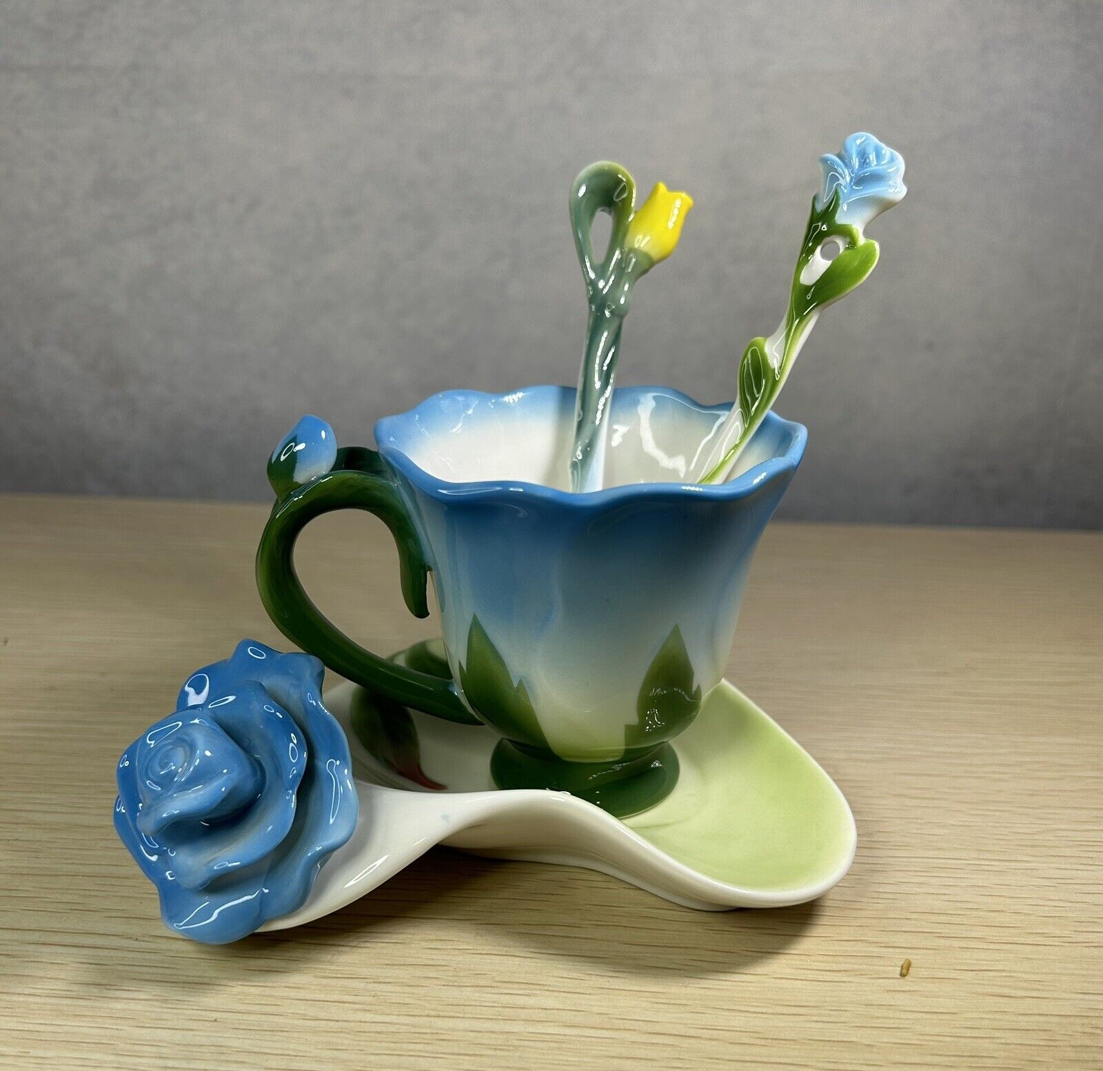 3D Porcelaine Ceramic Rose Teacup And Saucer Set With 2 Spoons Whimsical Style