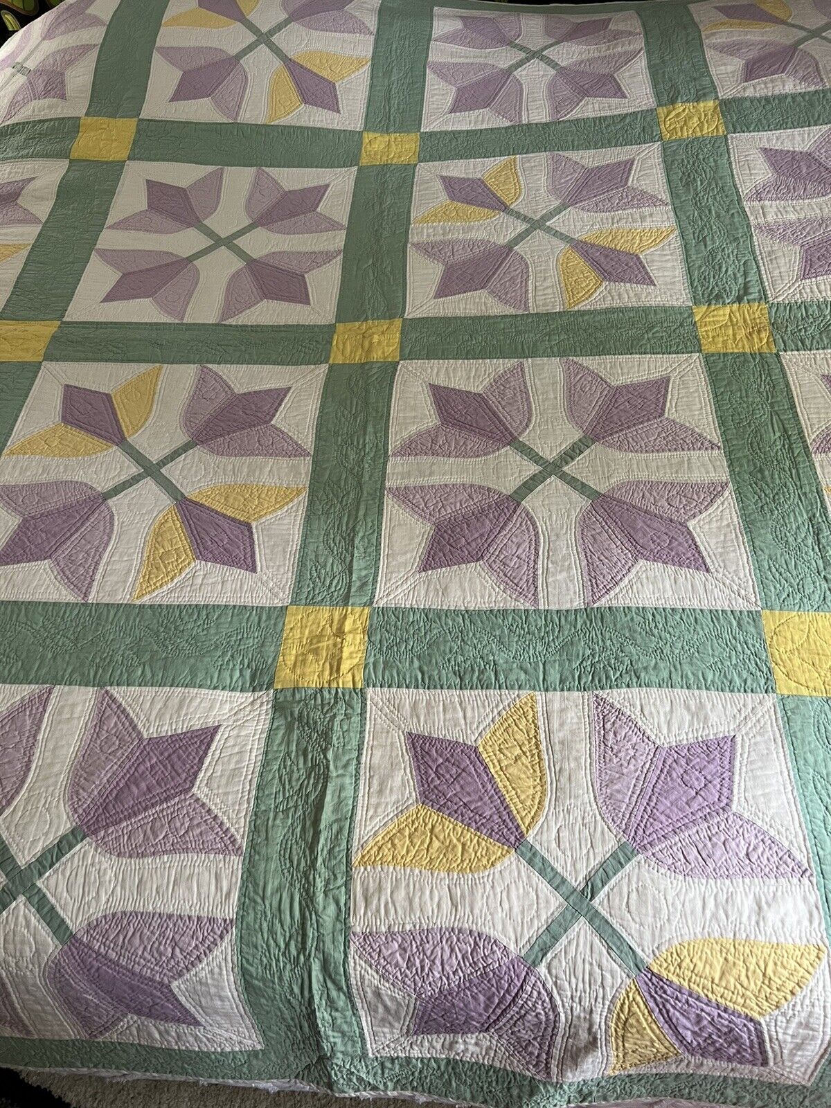 EXCEPTIONAL 1800’s APPLIQUE Quilt - Antique - Yellow And Lavender Tulips