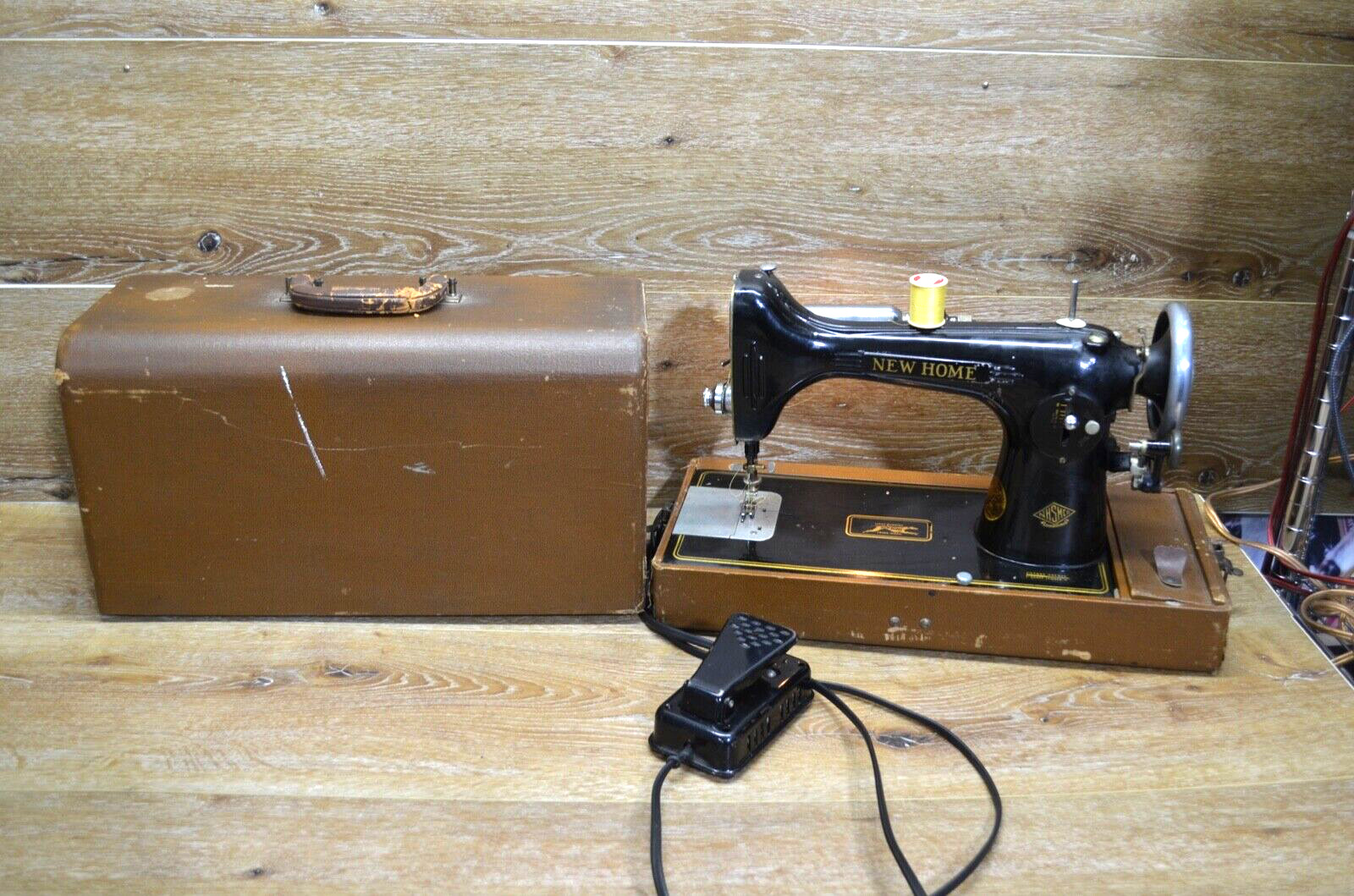 VINTAGE WESTINGHOUSE NEW HOME SEWING MACHINE 955901-E