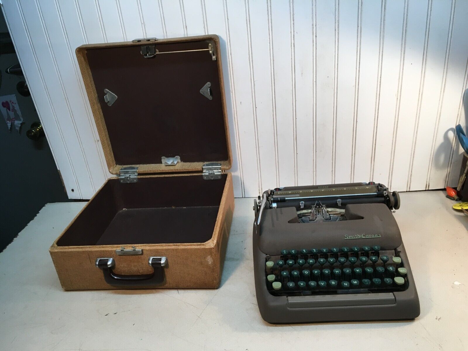 Vintage Smith Corona Silent Portable Typewriter w/ Hard Case working