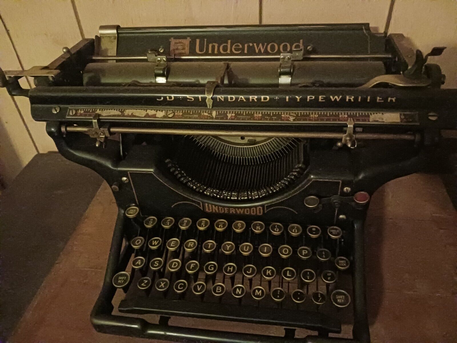 Antique Underwood Typewriter. Cast Iron. Works Peefect 