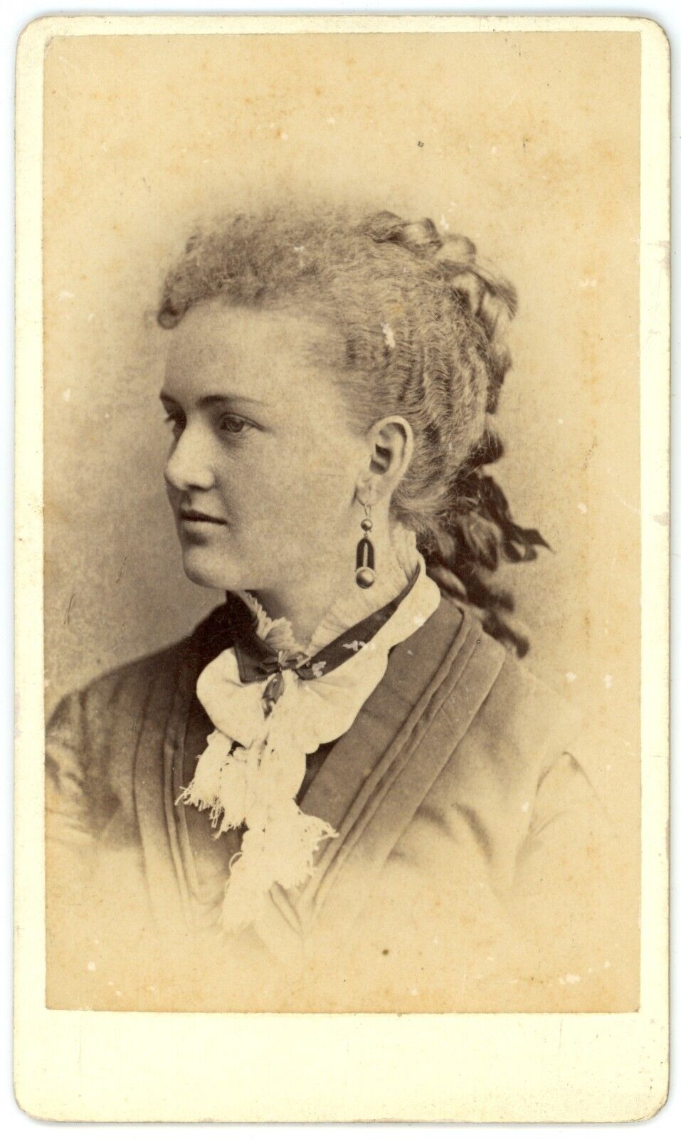 CIRCA 1880'S STUNNING  CDV YOUNG WOMAN CURLY HAIR EARRING RANDALL DETROIT MI