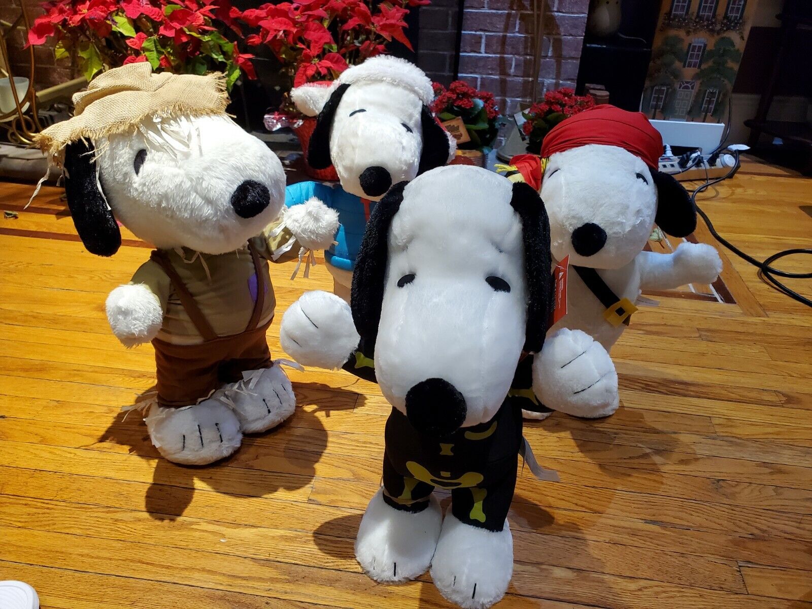 Vintage Snoopy Stand Up Lot Of 4 Giant Snoop.
