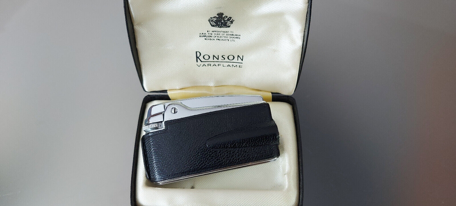 Ronson Premier. 60\'s. Natural black leather. Perfect condition