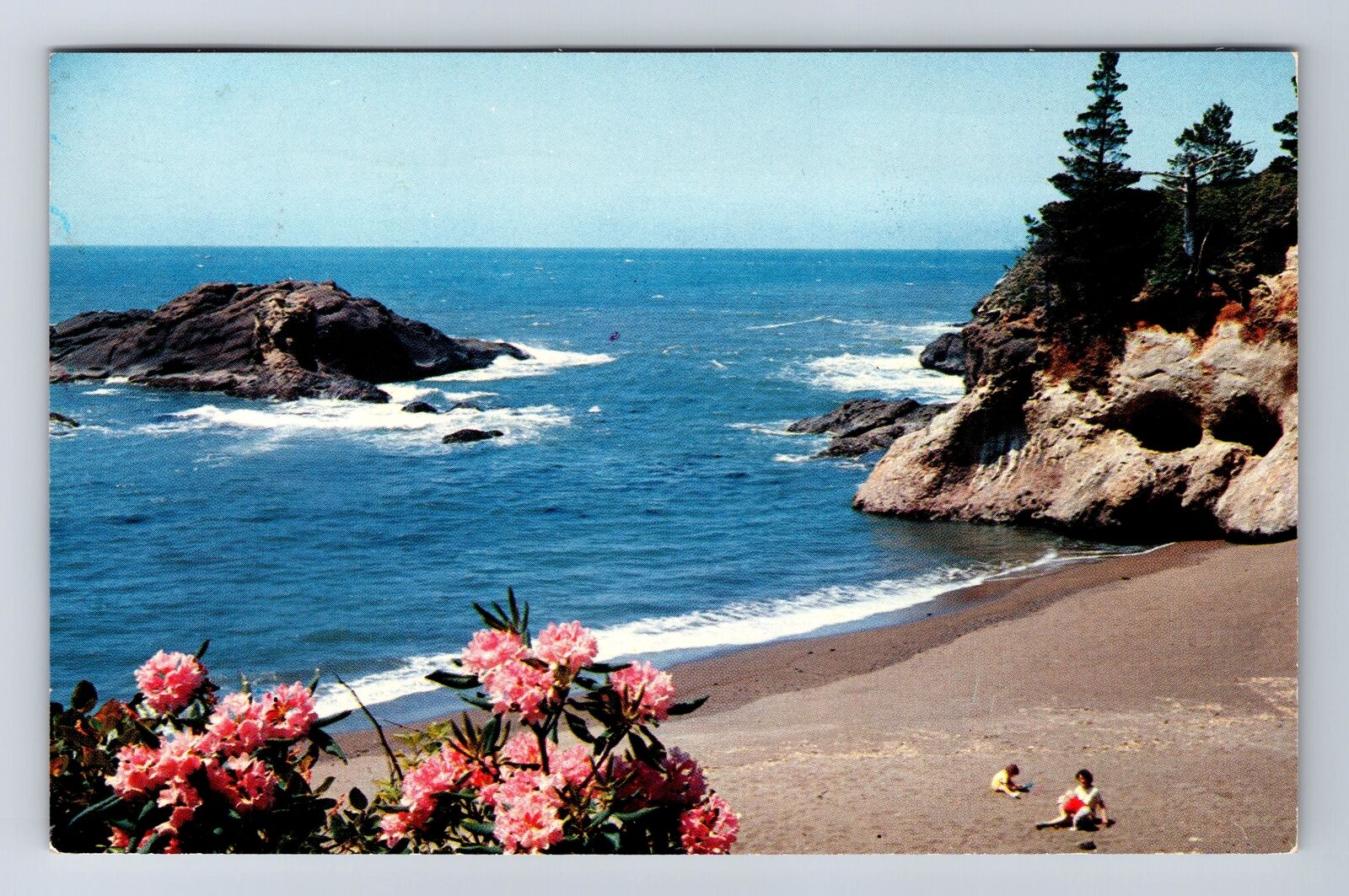 Florence OR-Oregon, Pacific Ocean Seacoast pounding Surf Vintage c1955 Postcard
