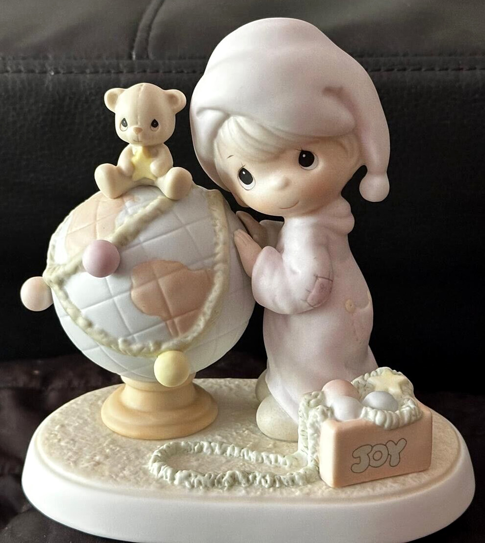 🦋 NIB PRECIOUS MOMENT FIGURINE - 522082 - MAY YOUR WORLD BE TRIMMED WITH JOY