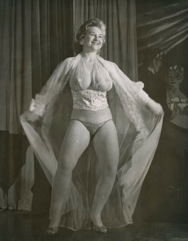 Burlesque, Strippers, Dancers Vintage Photo Re-Print High quality, 708 B