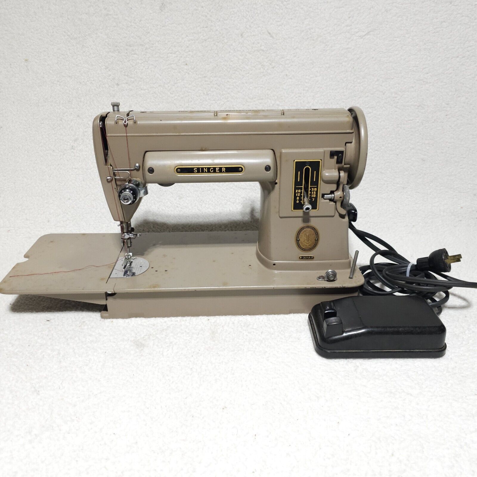 1954 Singer 301A Vintage Heavy Duty Sewing Machine. Tested
