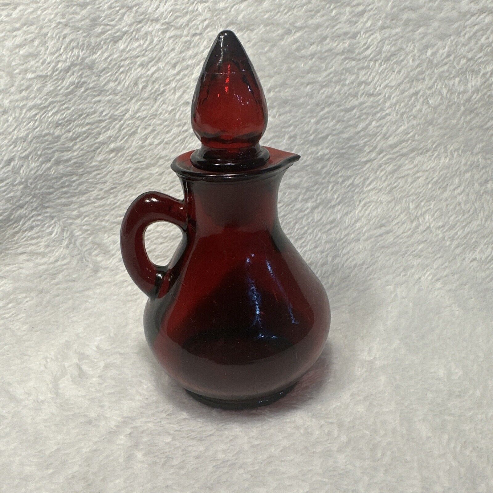 VIANTAGE AVON RUBY RED CRUET DECANTER STRABERRY BATH FOAM GLASS BOTTLE 4 FL OZ.