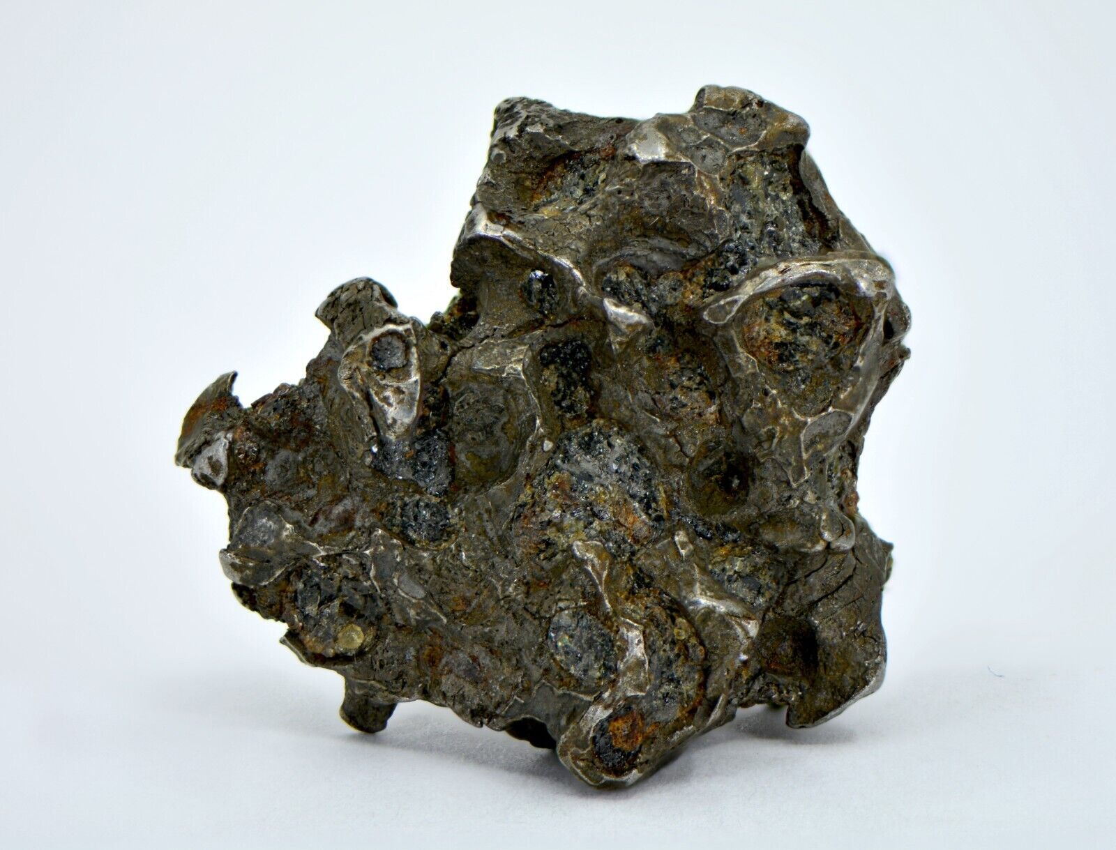 18.32g Sericho Pallasite Meteorite I Sculpted meteorite  I TOP METEORITE