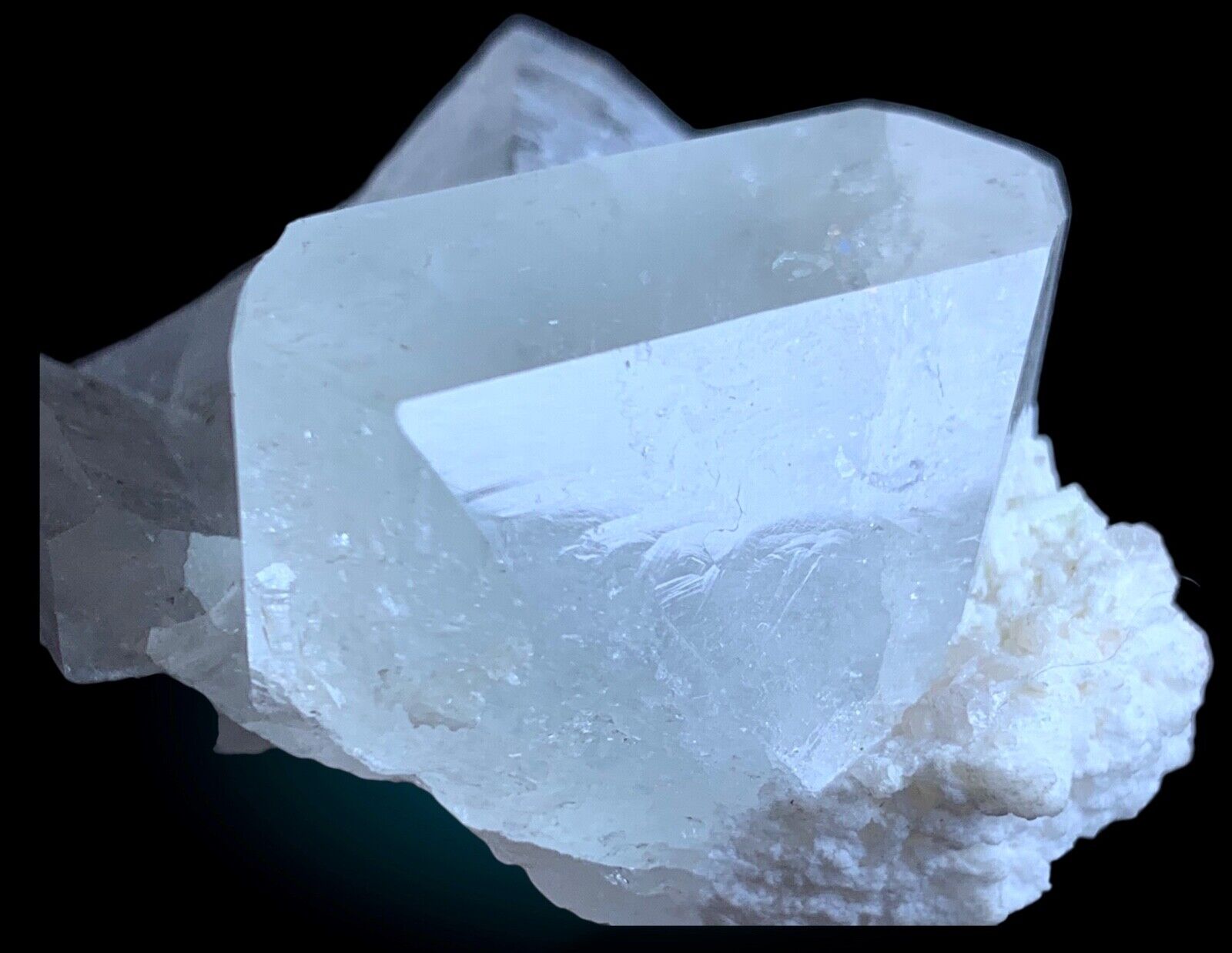 Natural very beautiful topaz Crystal specimen From Pakistan 300 Carats