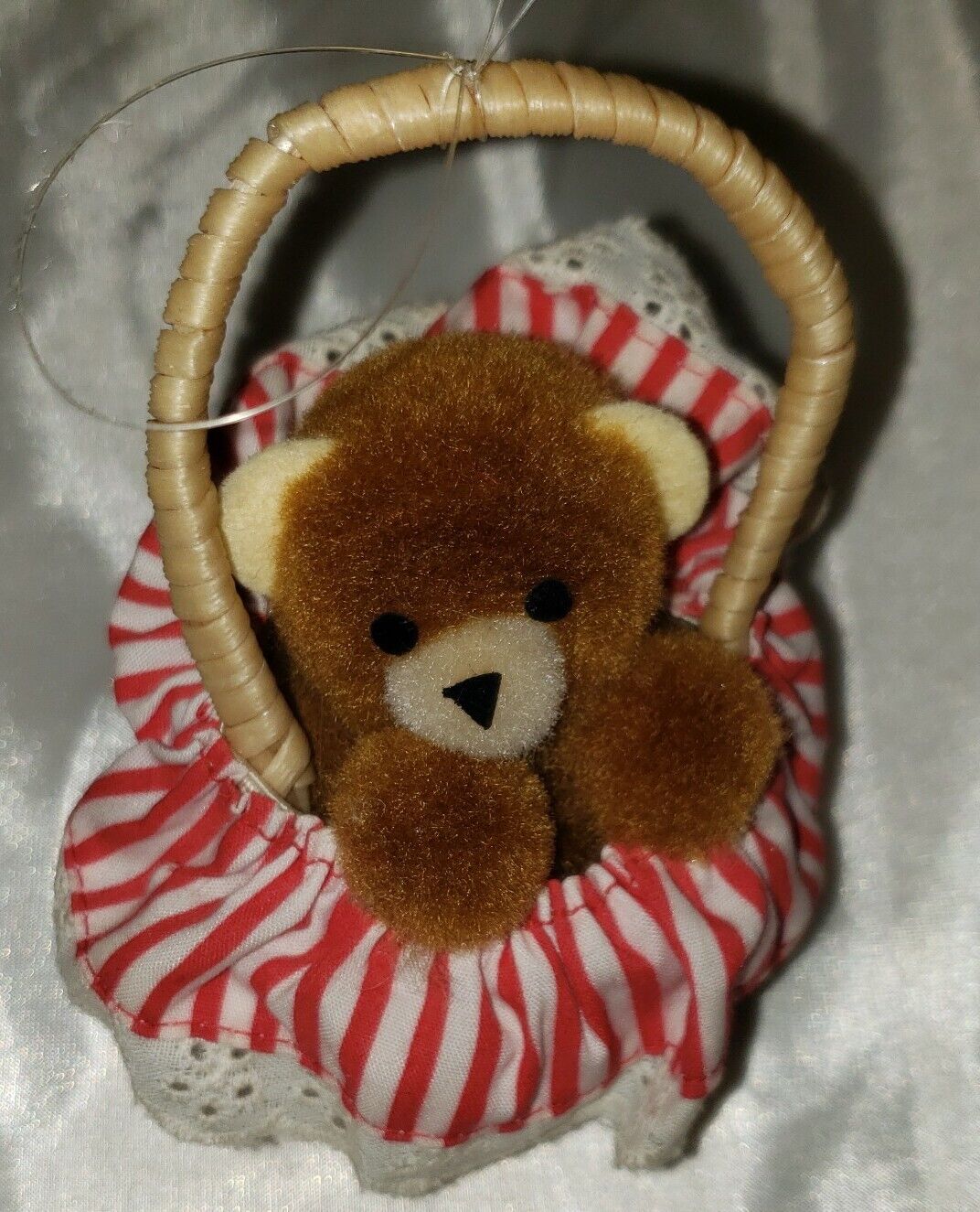 Vintage R. Dakin Brown Bear in Basket Christmas Ornament 1986 4\