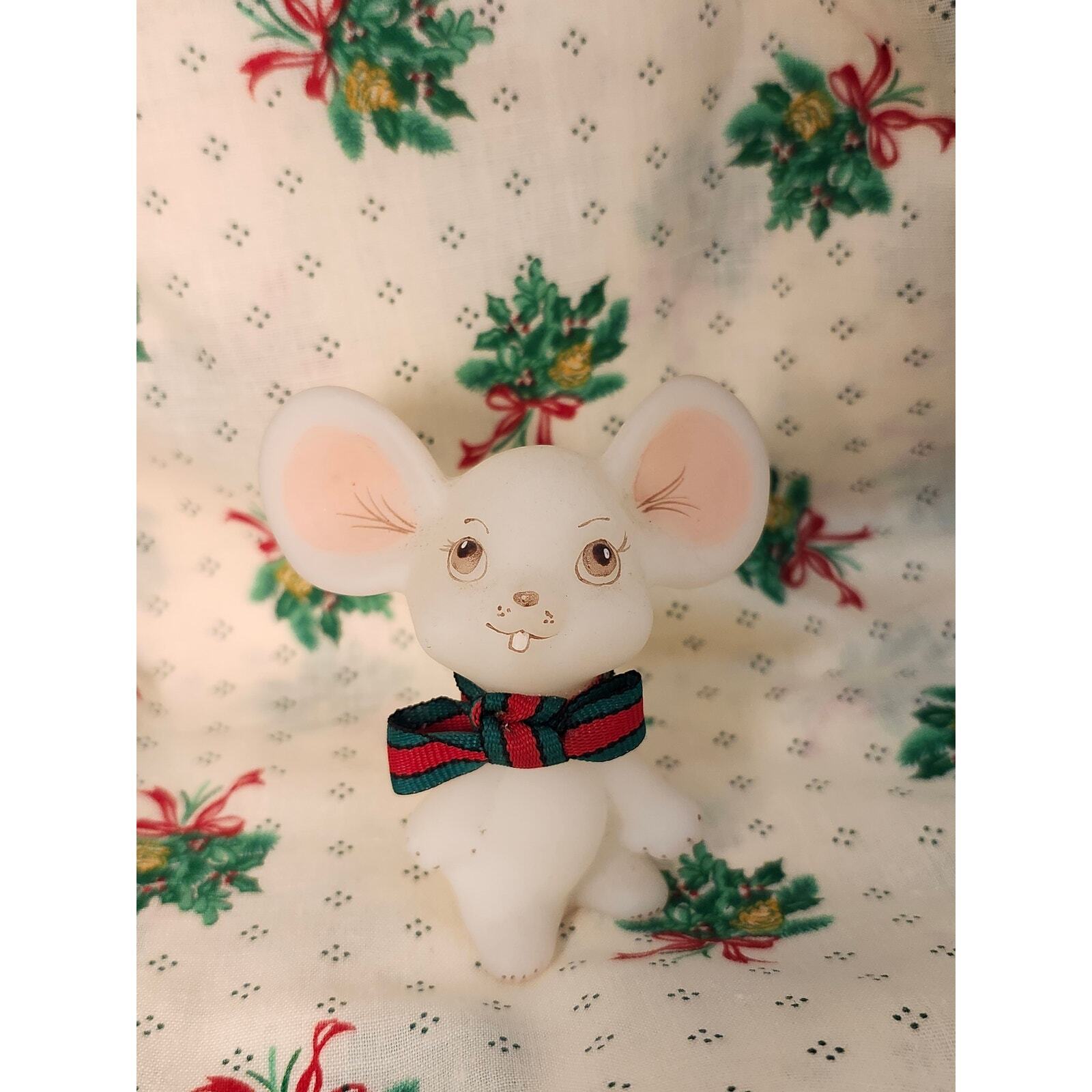 Fenton glass mouse signed with sticker Christmas