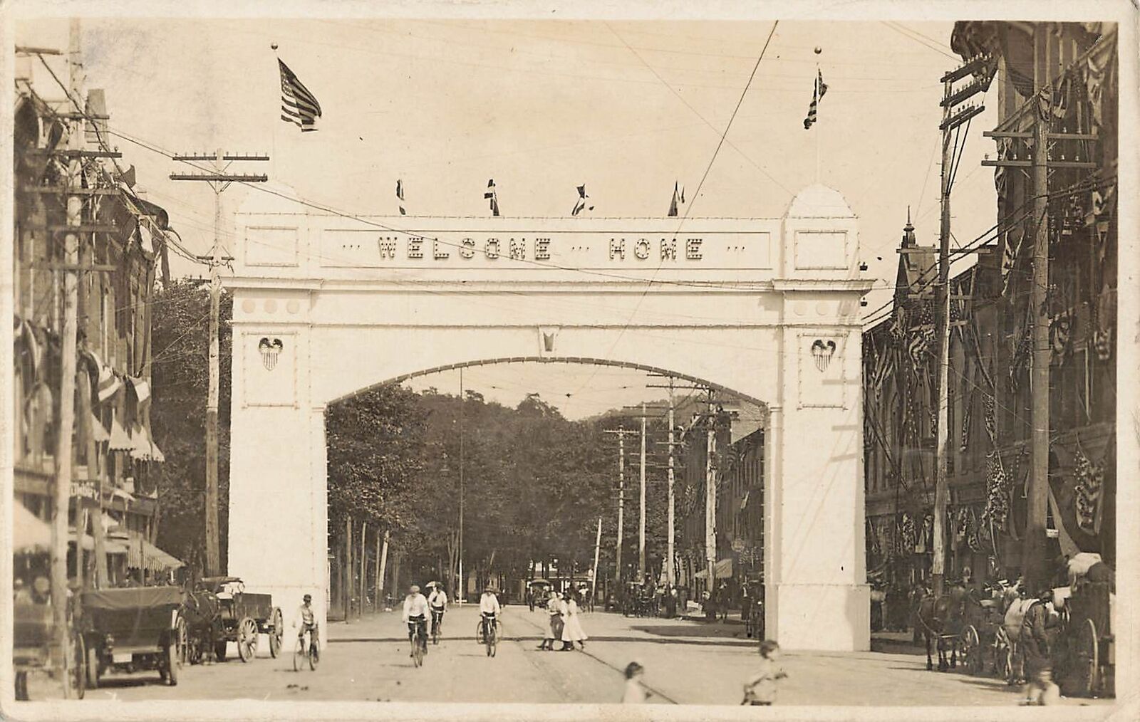 RPPC Cleveland Ohio WELCOME HOME SOLDIERS patriotic Arch US Flag Street Scene 