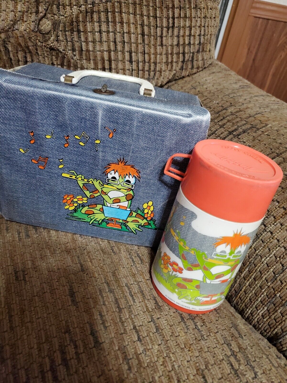 Vintage Aladdin Frog Playing Flute Lily Pad Lunchbox w/ Thermos Set Made In USA