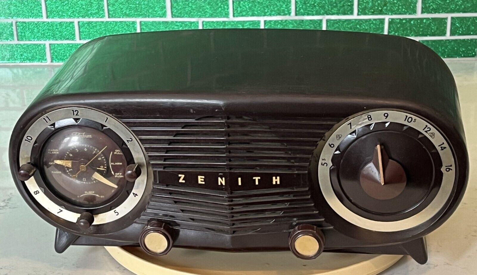 1950's MCM Zenith L515 Owl Eye Tube Alarm Clock Radio WORKS PARTS OR RESTORATION