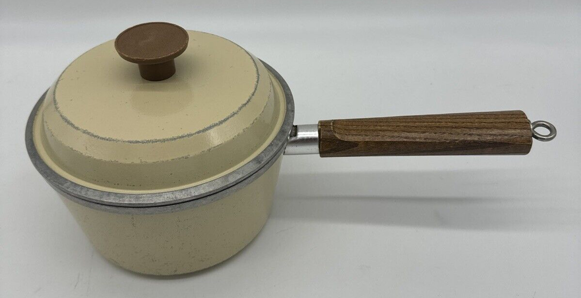 Club Supra Vintage Cast Aluminum Almond 1.5 Quart Pot/ Saucepan with Lid