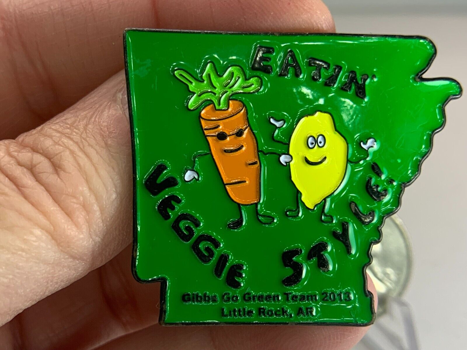 Arkansas Little Rock Eatin Veggie Style Vintage Tack Pin T-2641