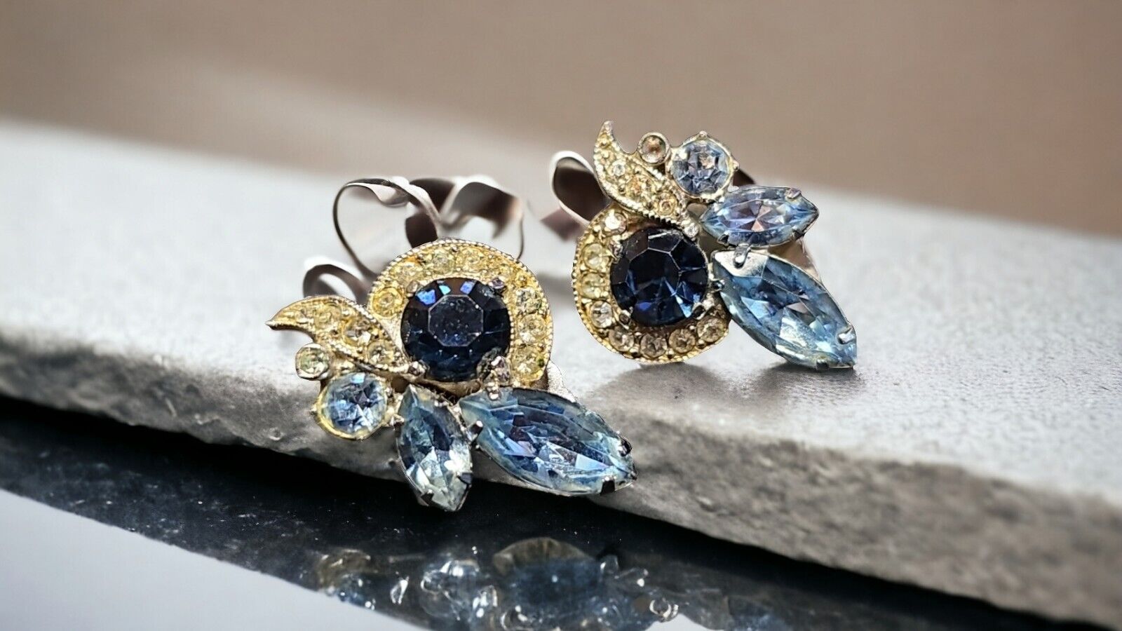 Vintage Signed EISENBERG ICE Gold Tone Blue Rhinestone Clip Earrings